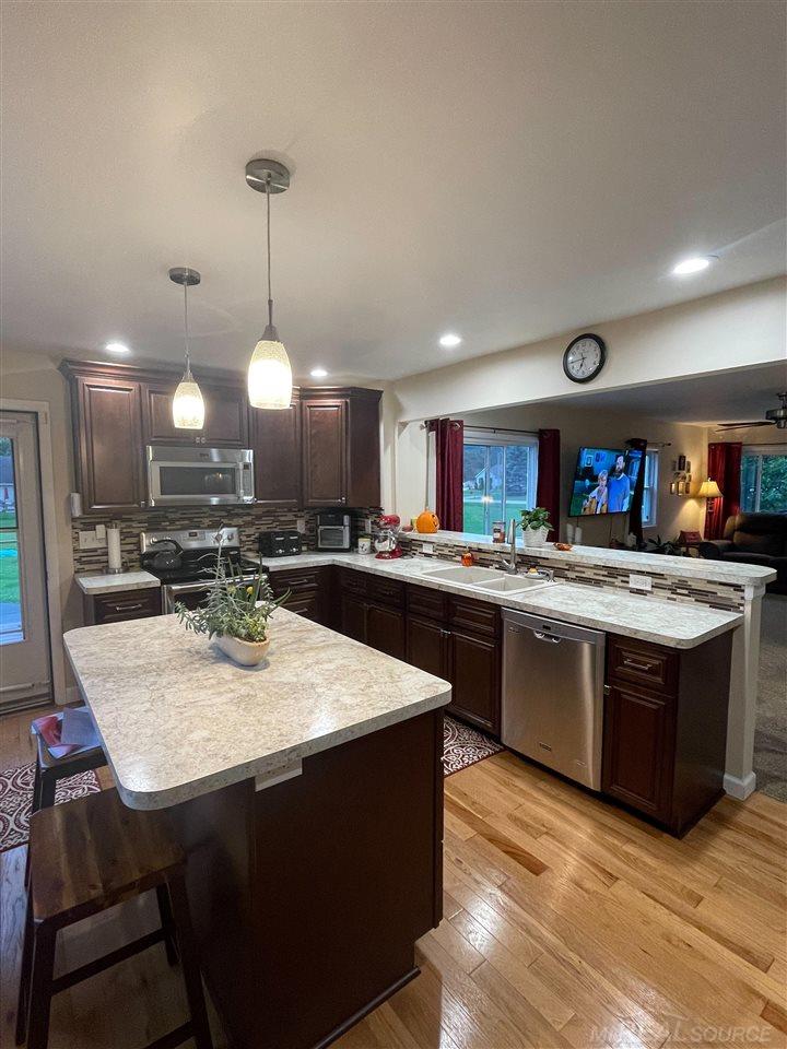 8147 Morrish Road Swartz Creek, MI 48473 - Photo 6 of 16 50057444-5.JPG