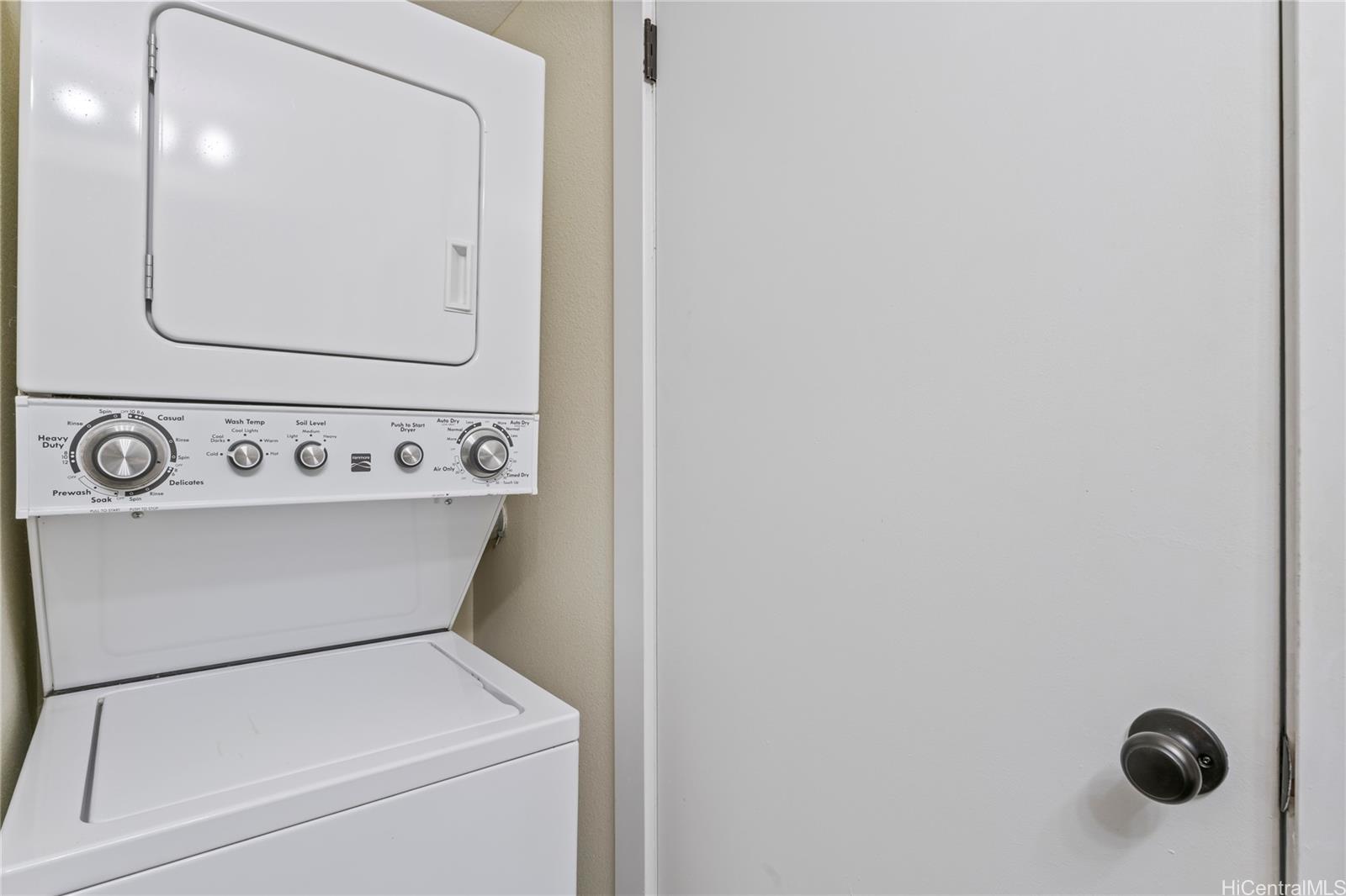 92-1136 Hame Street, Unit 10102 Kapolei, HI 96707 - Photo 15 of 22 a utility room with dryer and washer
