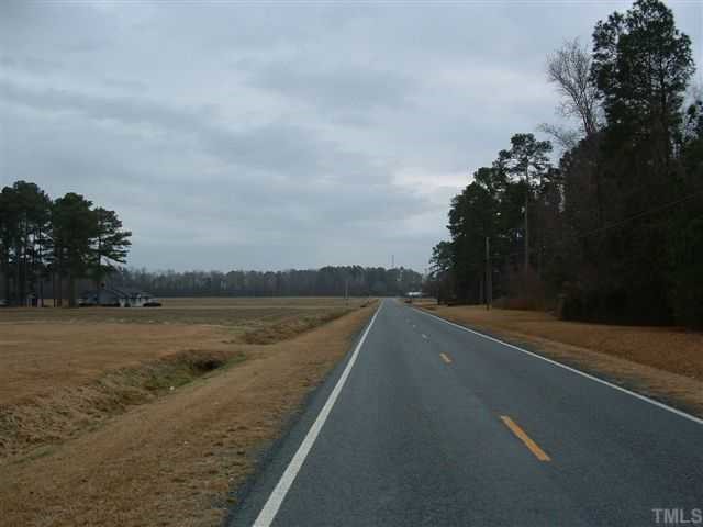 926 Mathis Road Clinton, NC 28328 - Photo 3 of 3 Street scene