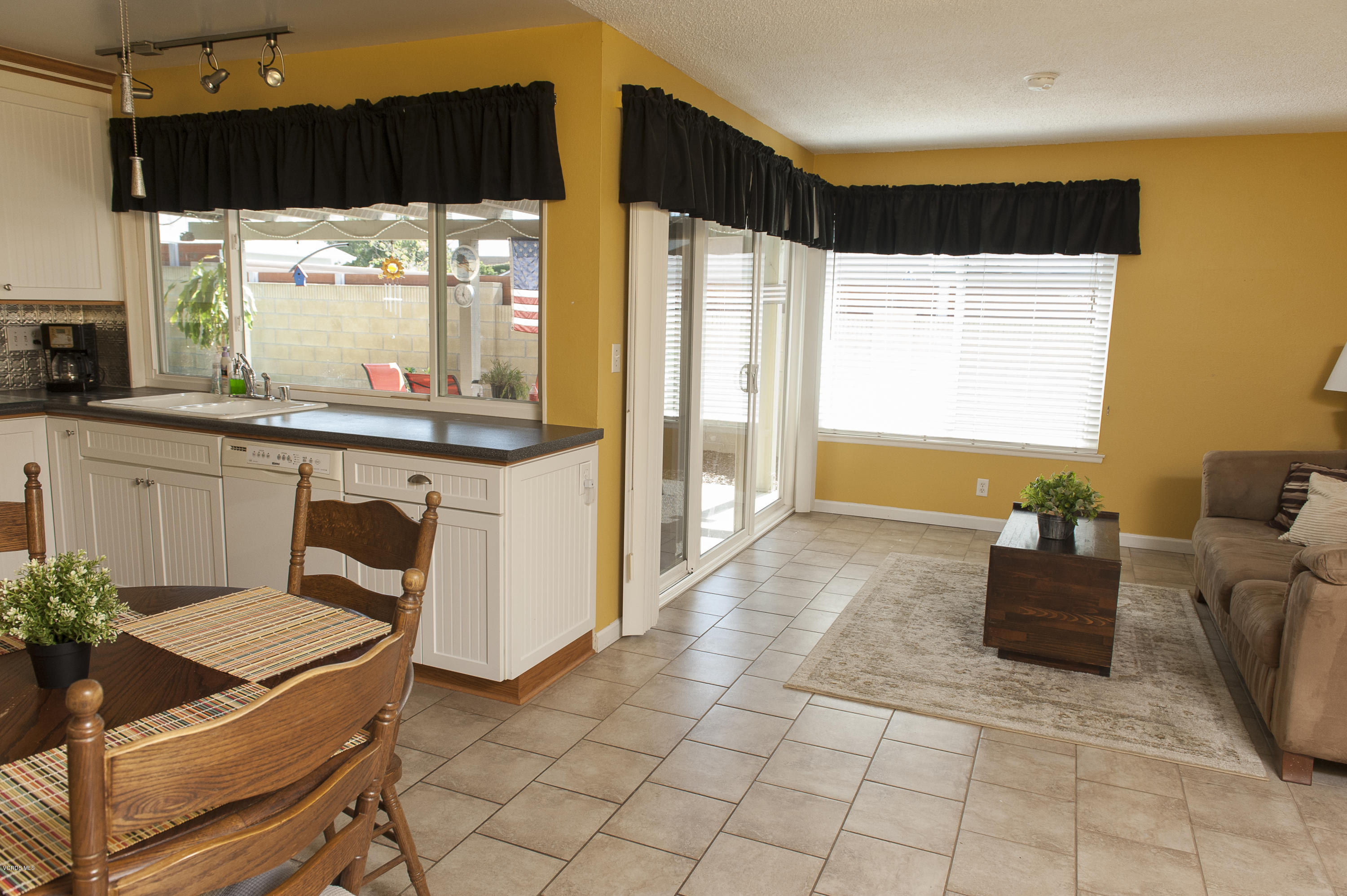 2640 Ericson Place Simi Valley, CA 93065 - Photo 12 of 32 20171004_2640_Ericson_026