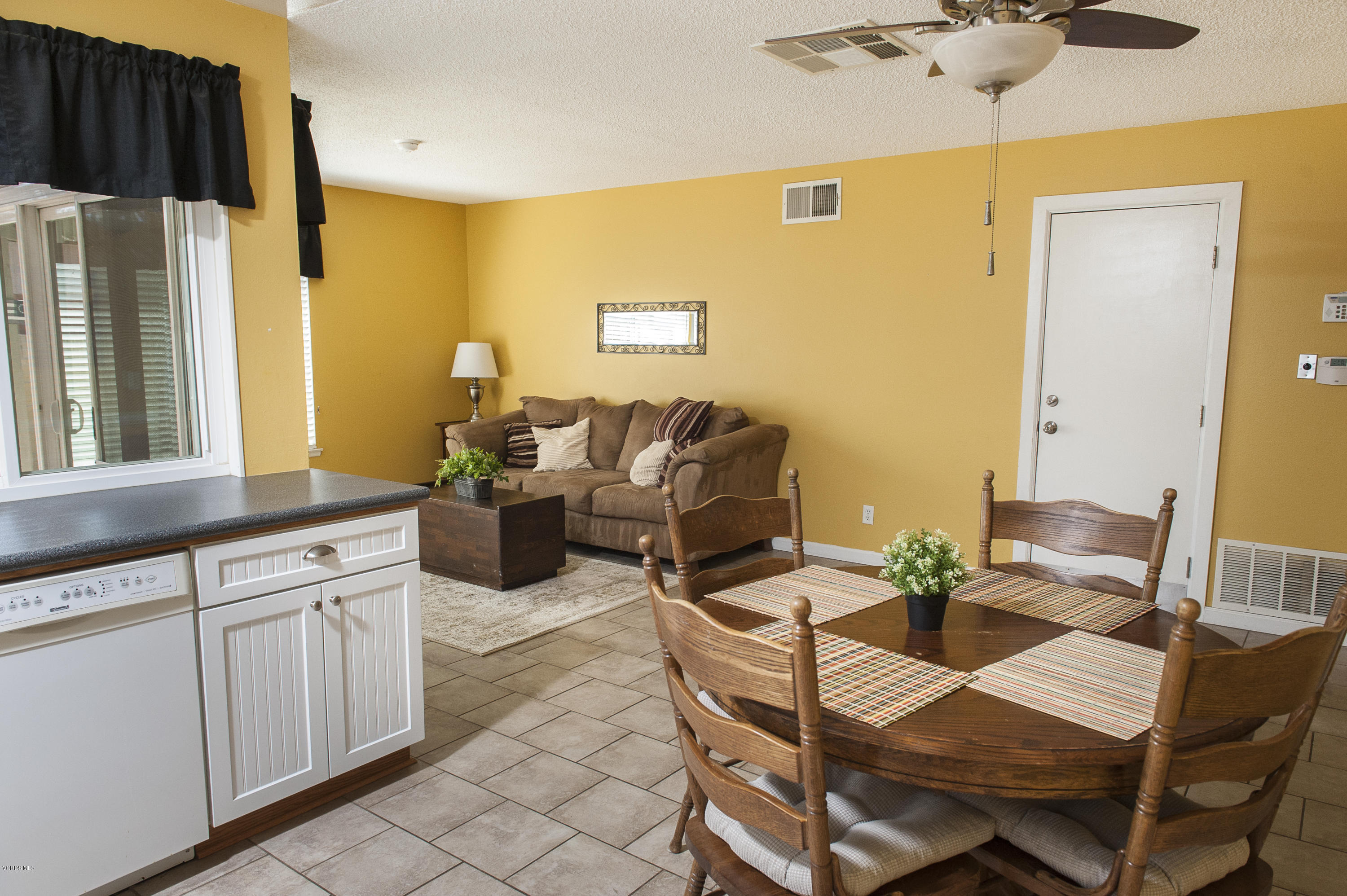 2640 Ericson Place Simi Valley, CA 93065 - Photo 14 of 32 20171004_2640_Ericson_037