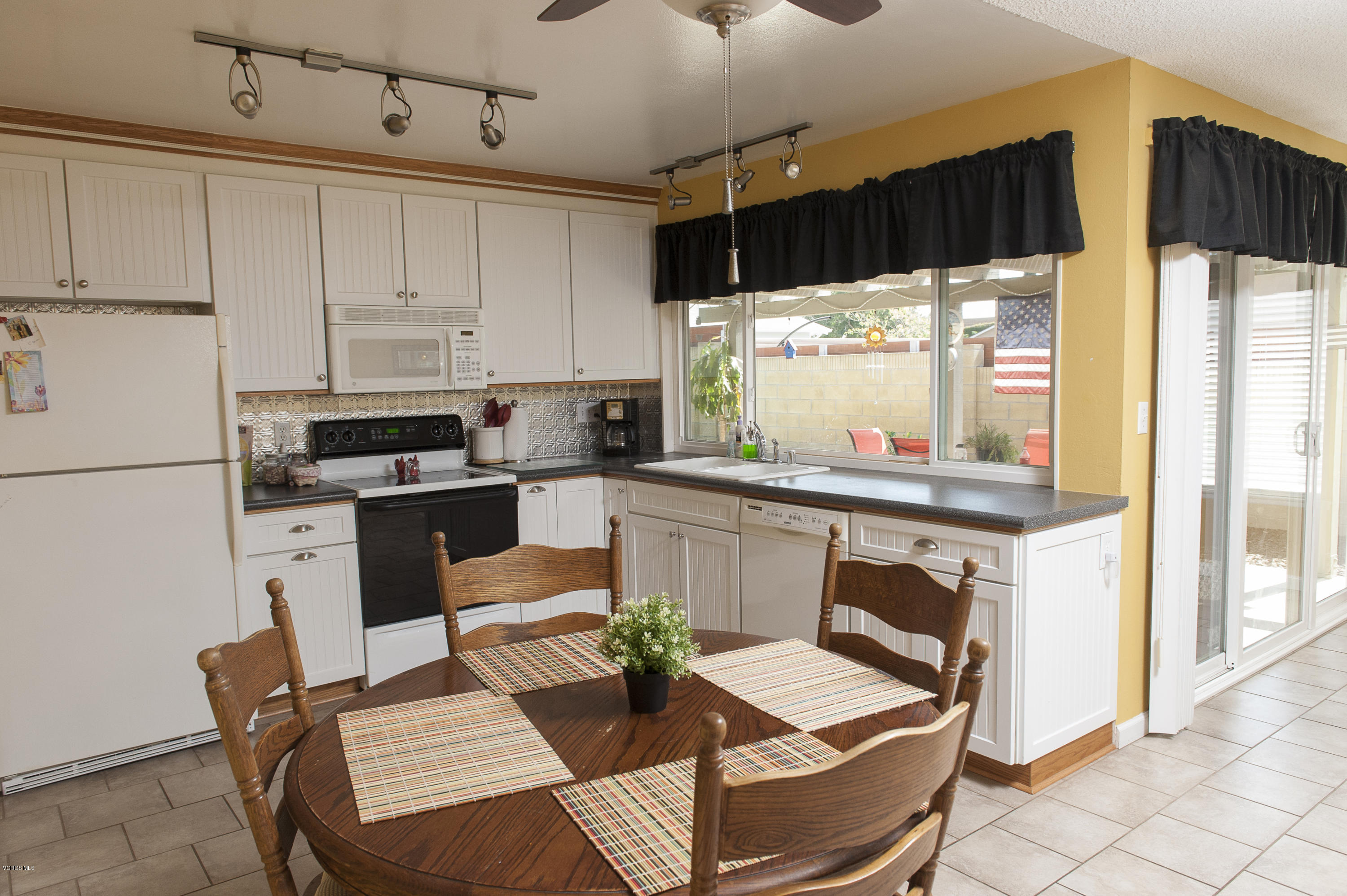 2640 Ericson Place Simi Valley, CA 93065 - Photo 7 of 32 20171004_2640_Ericson_028