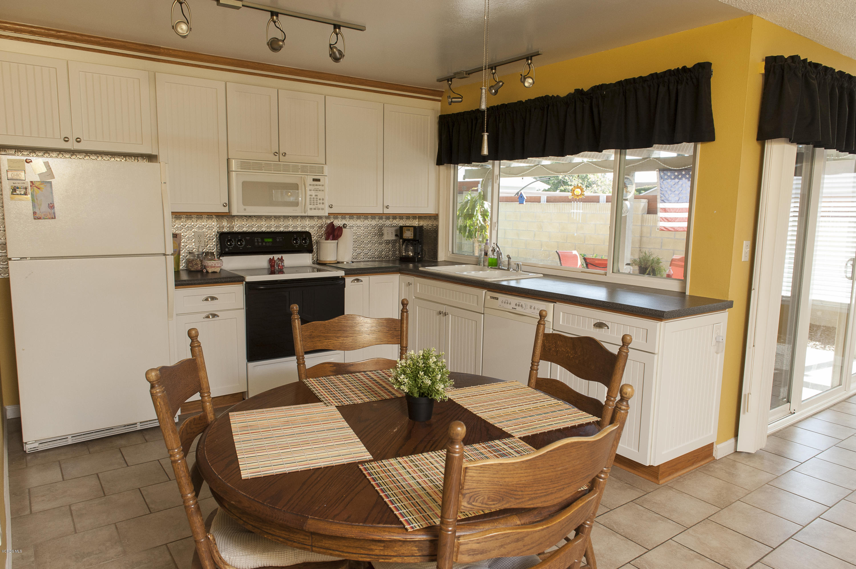 2640 Ericson Place Simi Valley, CA 93065 - Photo 8 of 32 20171004_2640_Ericson_027