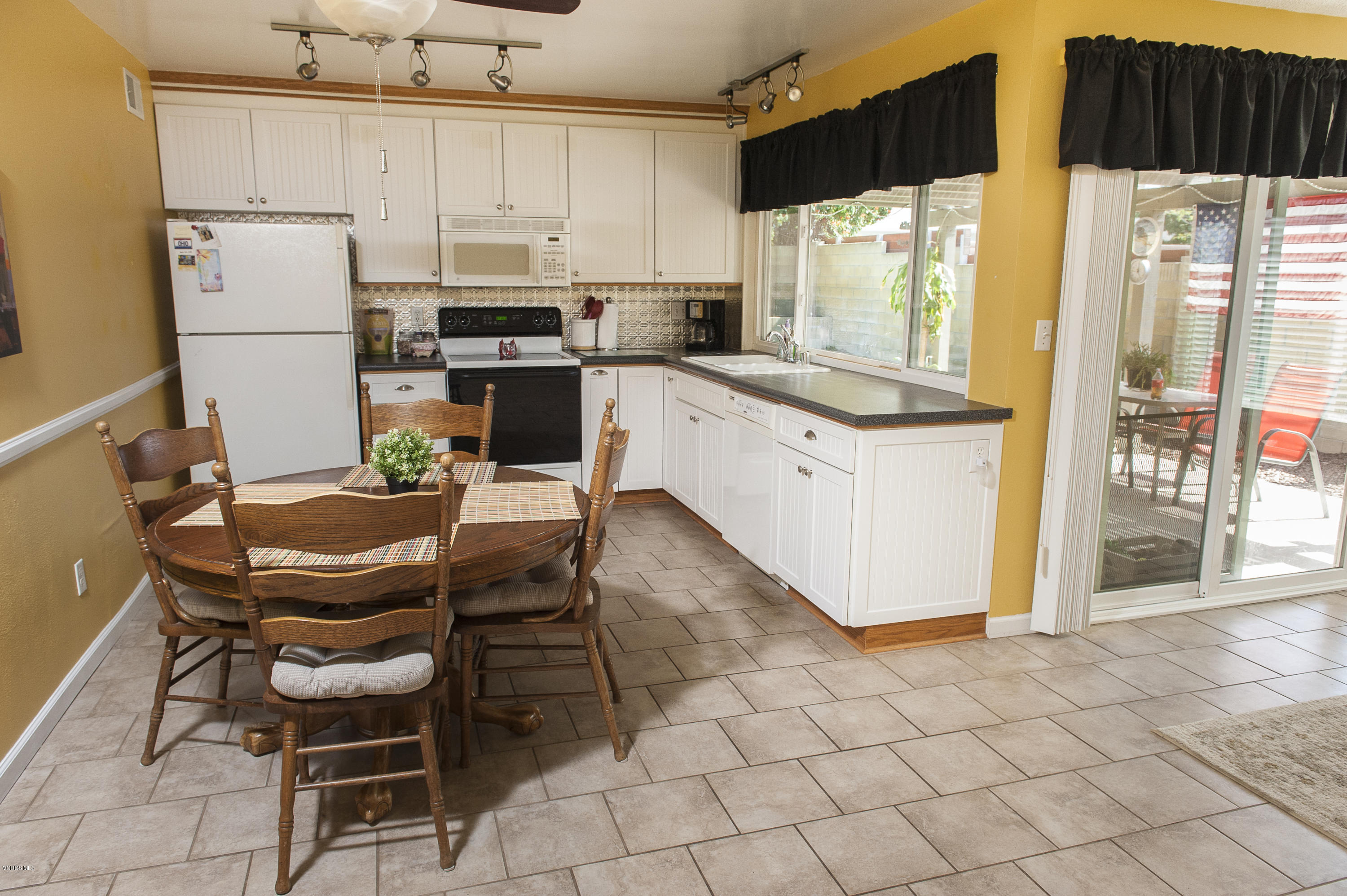 2640 Ericson Place Simi Valley, CA 93065 - Photo 10 of 32 20171004_2640_Ericson_034