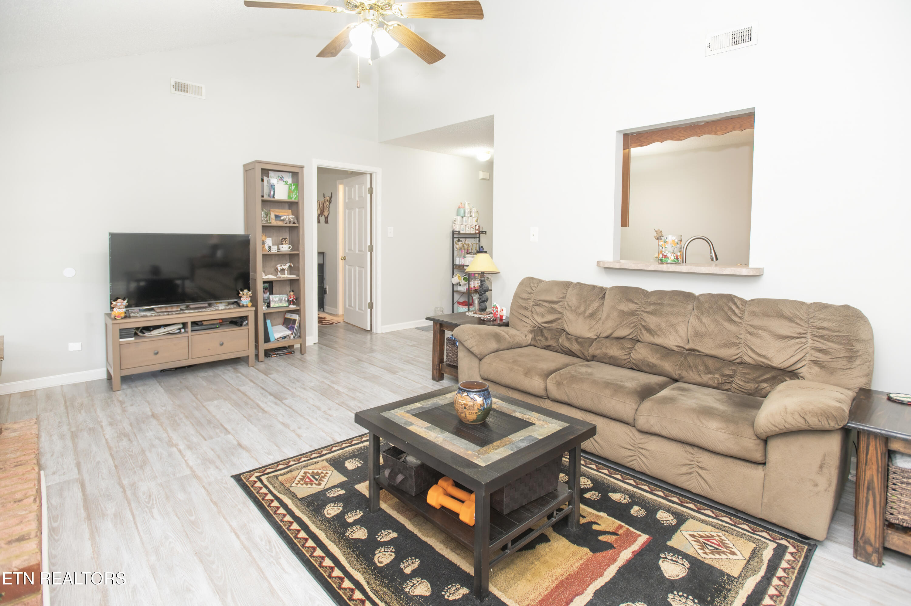369 Hawthorne Oaks Way Powell, TN 37849 - Photo 8 of 16 Great room