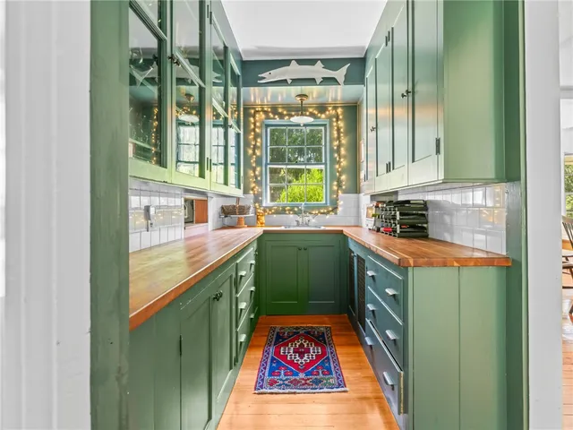 $1,895,000 | 2139 Comd Oliver Hazard Perry Highway, South Kingstown, RI 02879