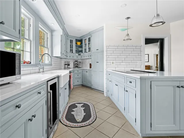 $1,895,000 | 2139 Comd Oliver Hazard Perry Highway, South Kingstown, RI 02879