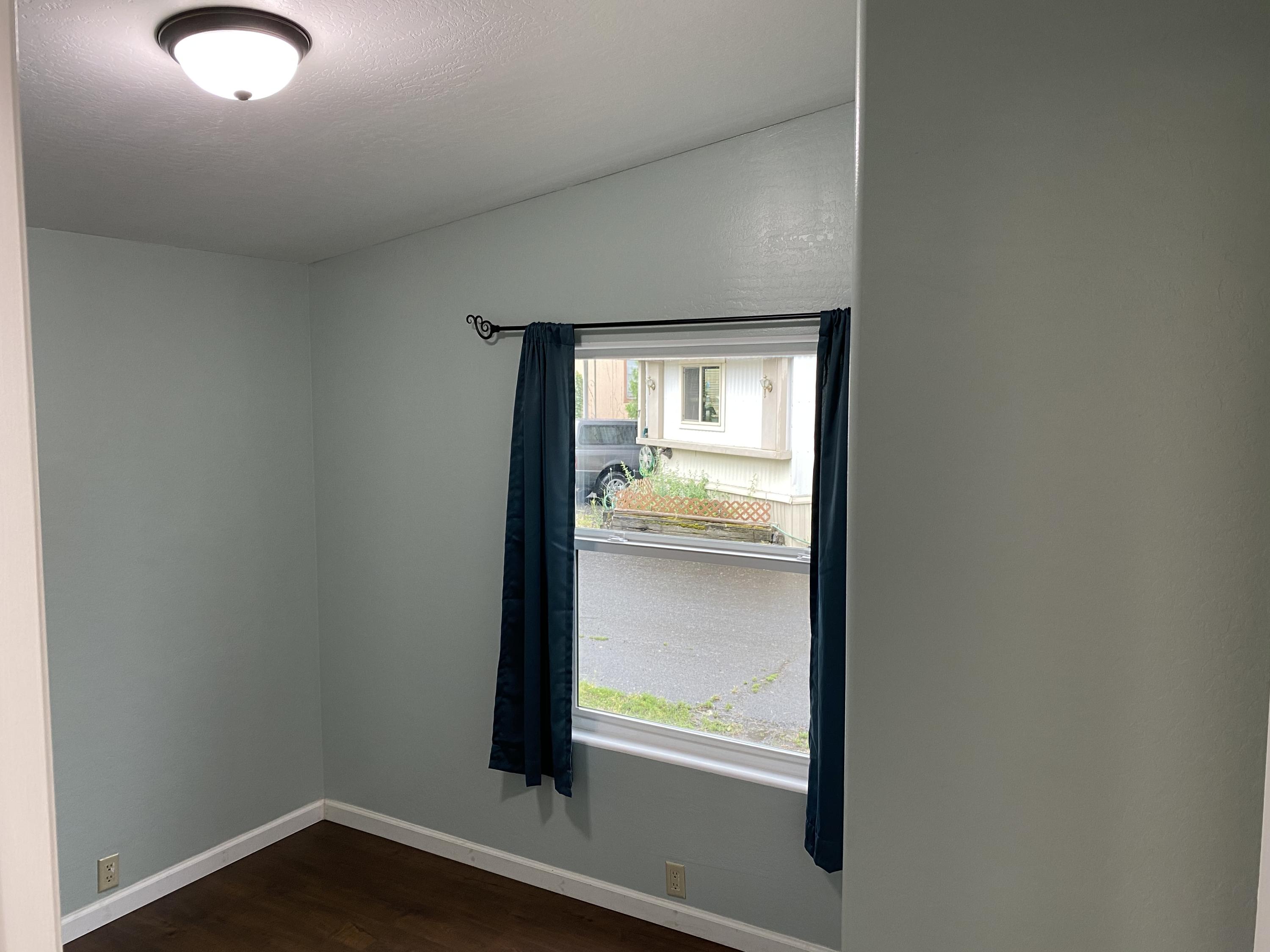 939 South Valley Road, Unit 10 Ashland, OR 97520 - Photo 13 of 23 This makes a nice office or bedroom.