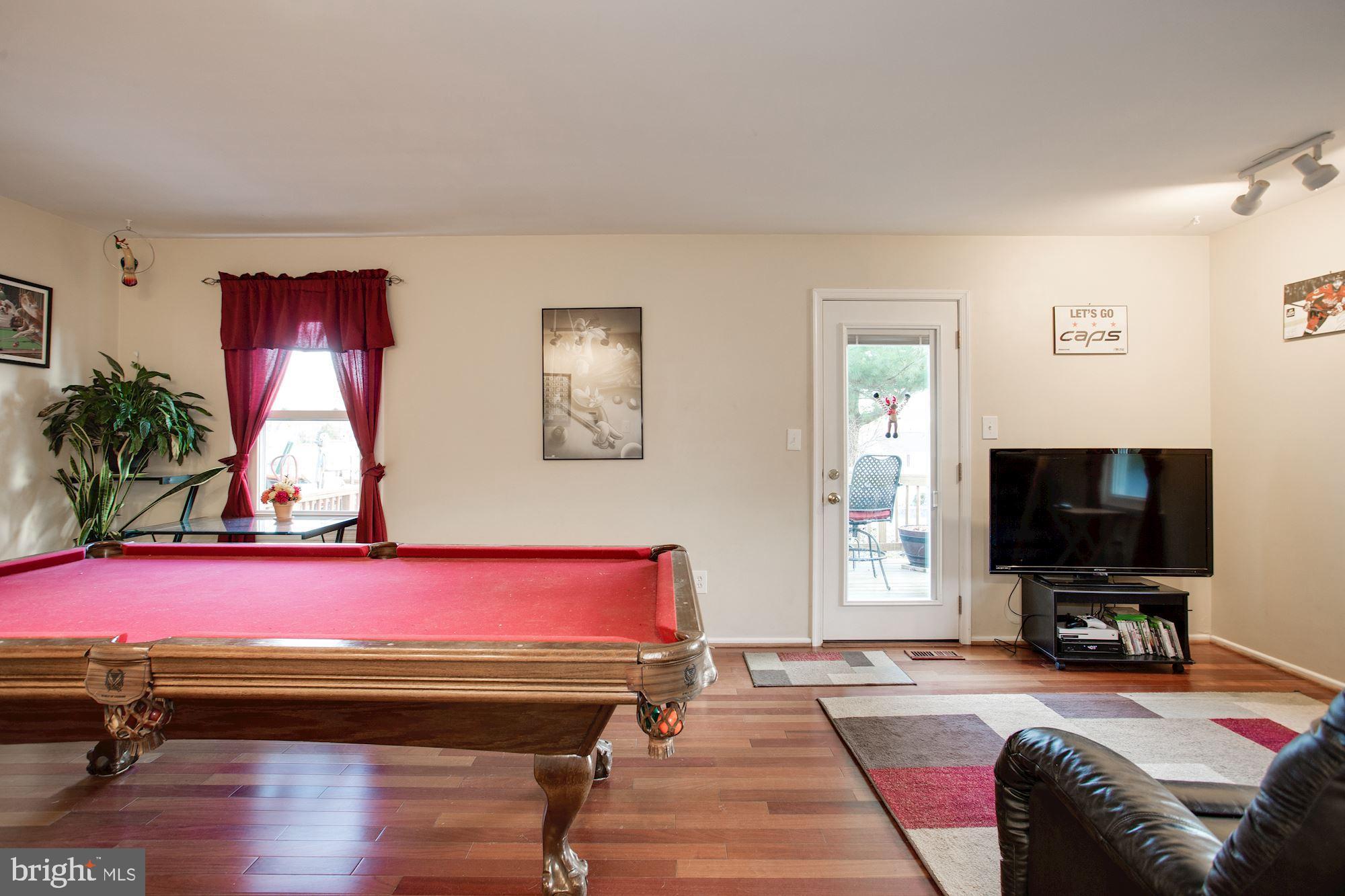 5572 Kendrick Lane Burke, VA 22015 - Photo 12 of 57 Living Room