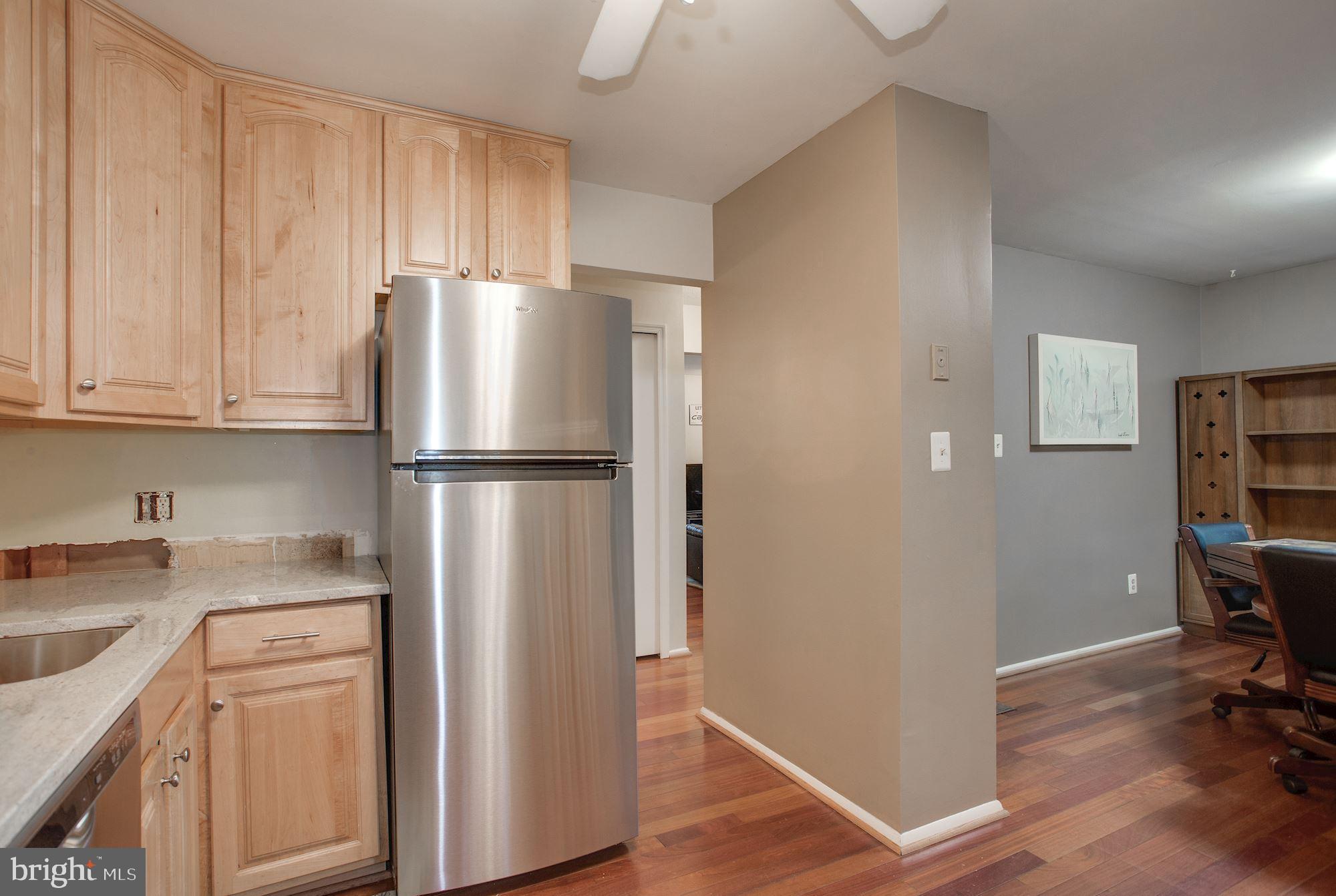 5572 Kendrick Lane Burke, VA 22015 - Photo 20 of 57 Kitchen w/New Stainless Steel appliances