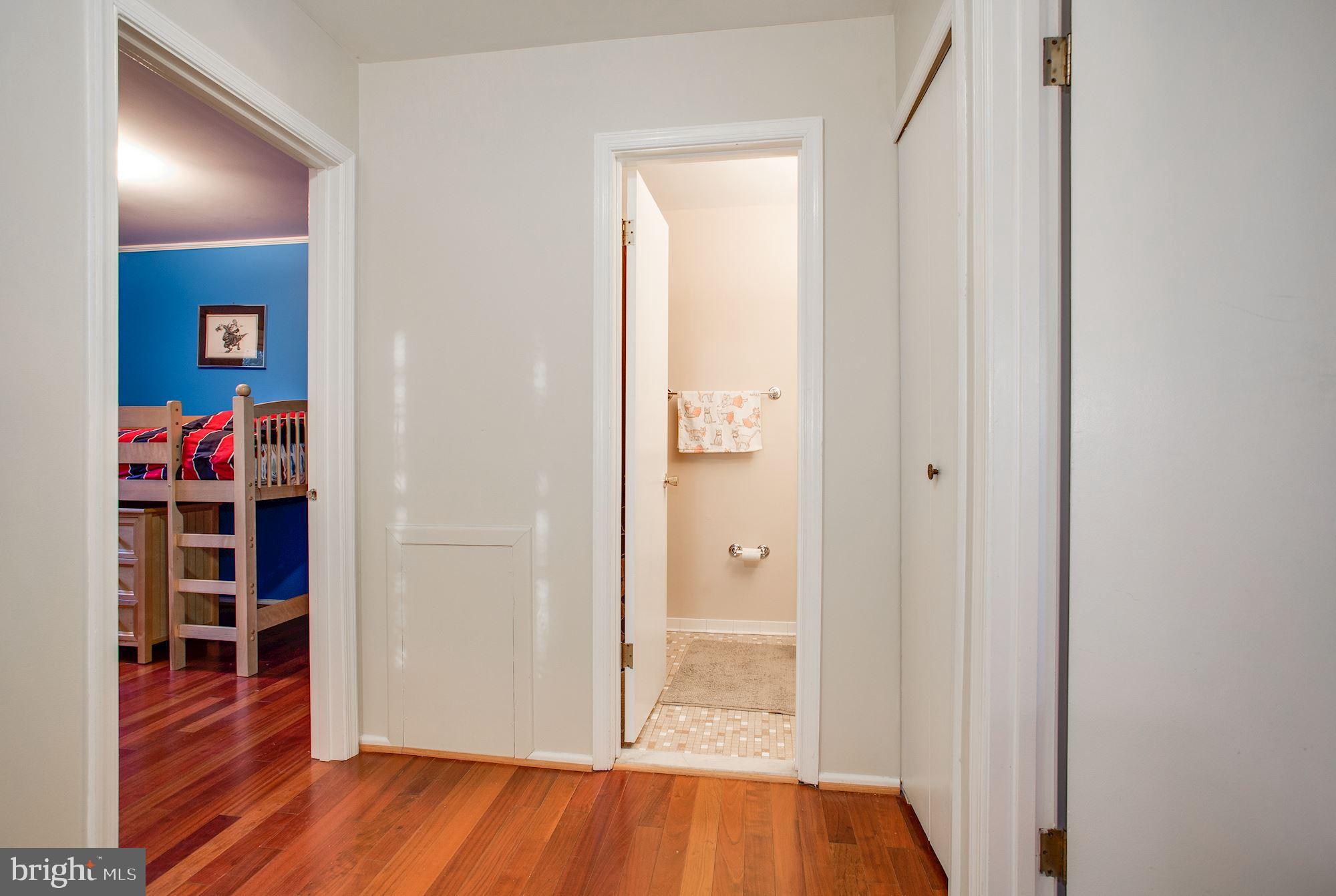 5572 Kendrick Lane Burke, VA 22015 - Photo 27 of 57 Upper Hall