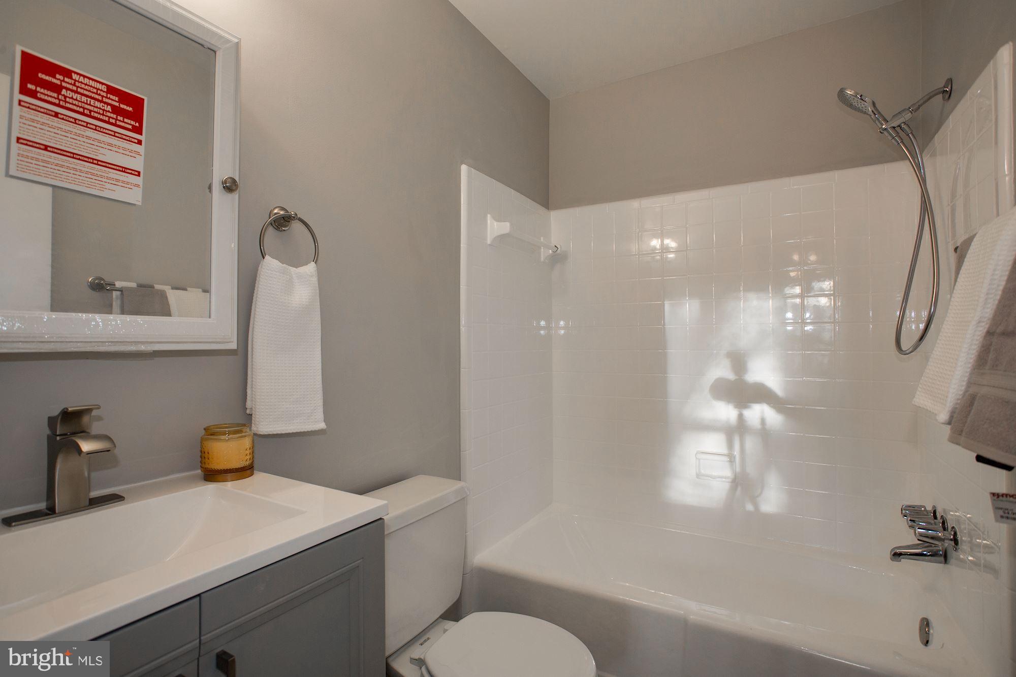 5572 Kendrick Lane Burke, VA 22015 - Photo 4 of 57 Master Bathroom
