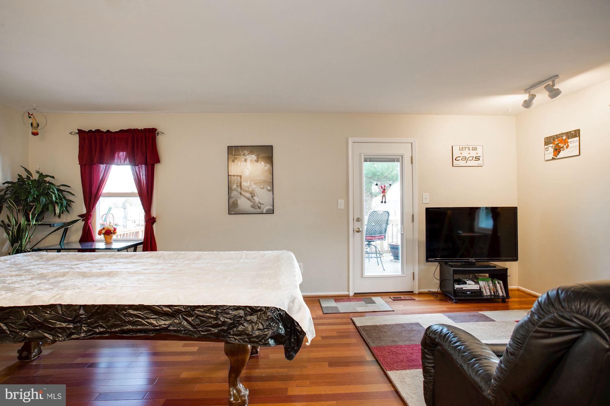 5572 Kendrick Lane Burke, VA 22015 - Photo 5 of 57 Living Room