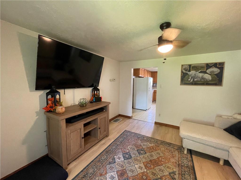 15 Kinsman Road Greenville, PA 16125 - Photo 4 of 34