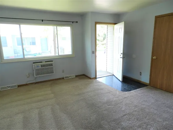 $1,445 | 4015 Claire Street, Madison, WI 53716