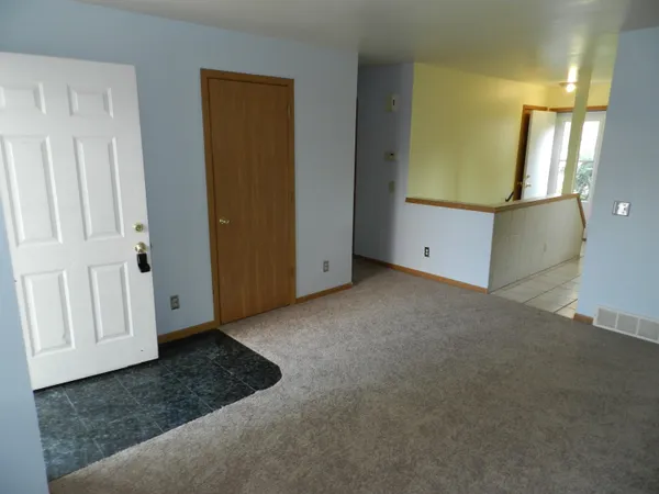 $1,445 | 4015 Claire Street, Madison, WI 53716