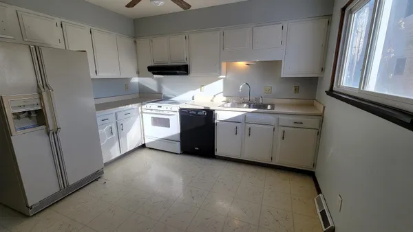 $1,445 | 4015 Claire Street, Madison, WI 53716