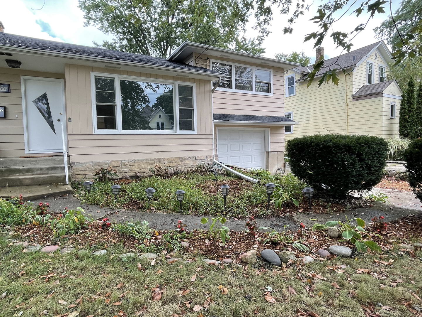 409 South Naperville Road Wheaton, IL 60187 - Photo 4 of 11 a front view of a house with garden