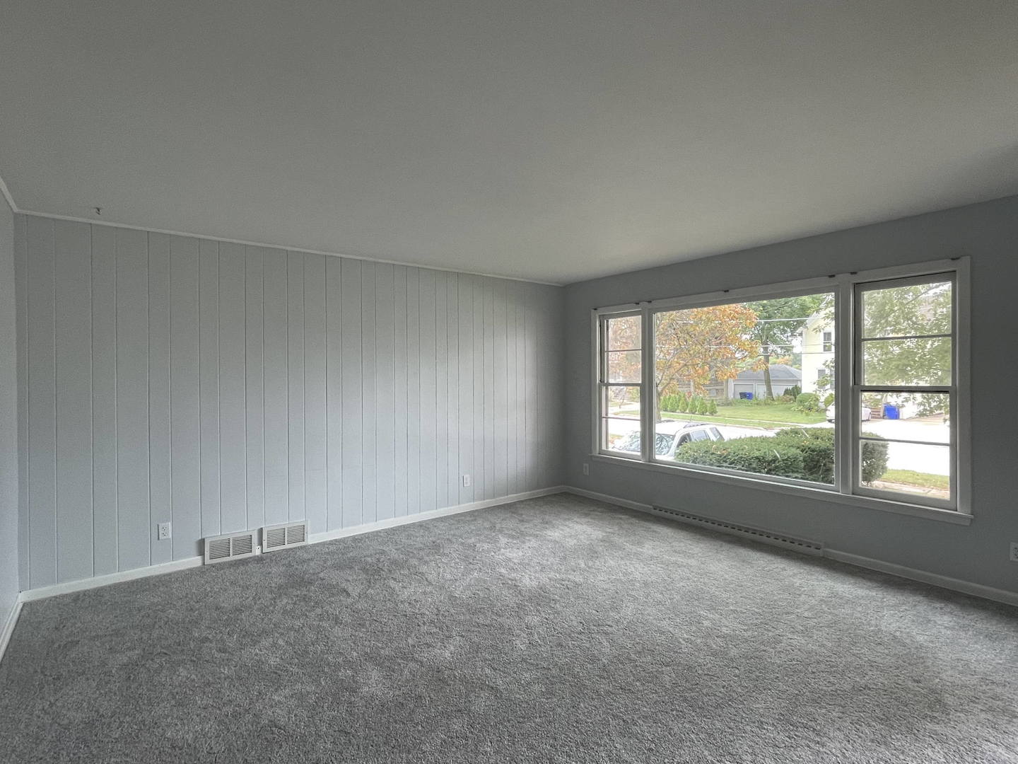 409 South Naperville Road Wheaton, IL 60187 - Photo 5 of 11 an empty room with windows