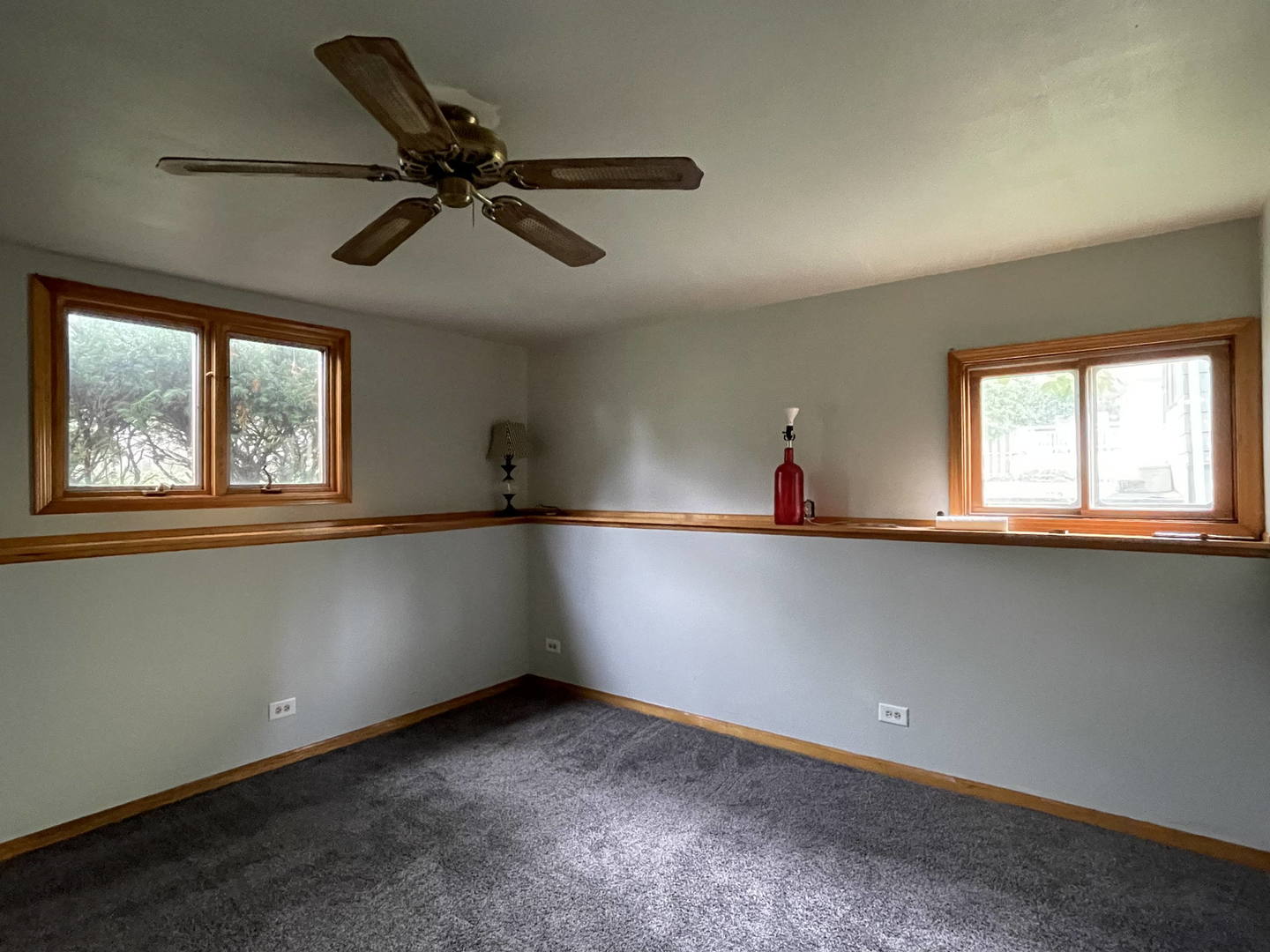 409 South Naperville Road Wheaton, IL 60187 - Photo 7 of 11 a view of an empty room with a window