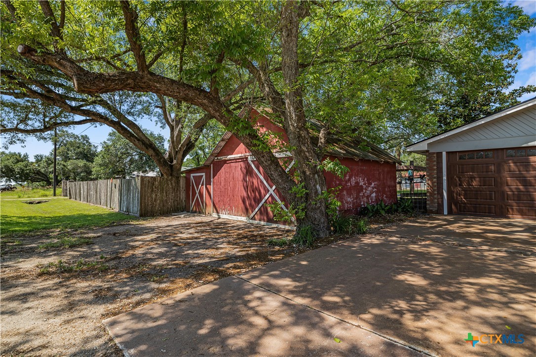 20 Hambleton Road Victoria, TX 77905 - Photo 35 of 48 a view of a trees in a backyard