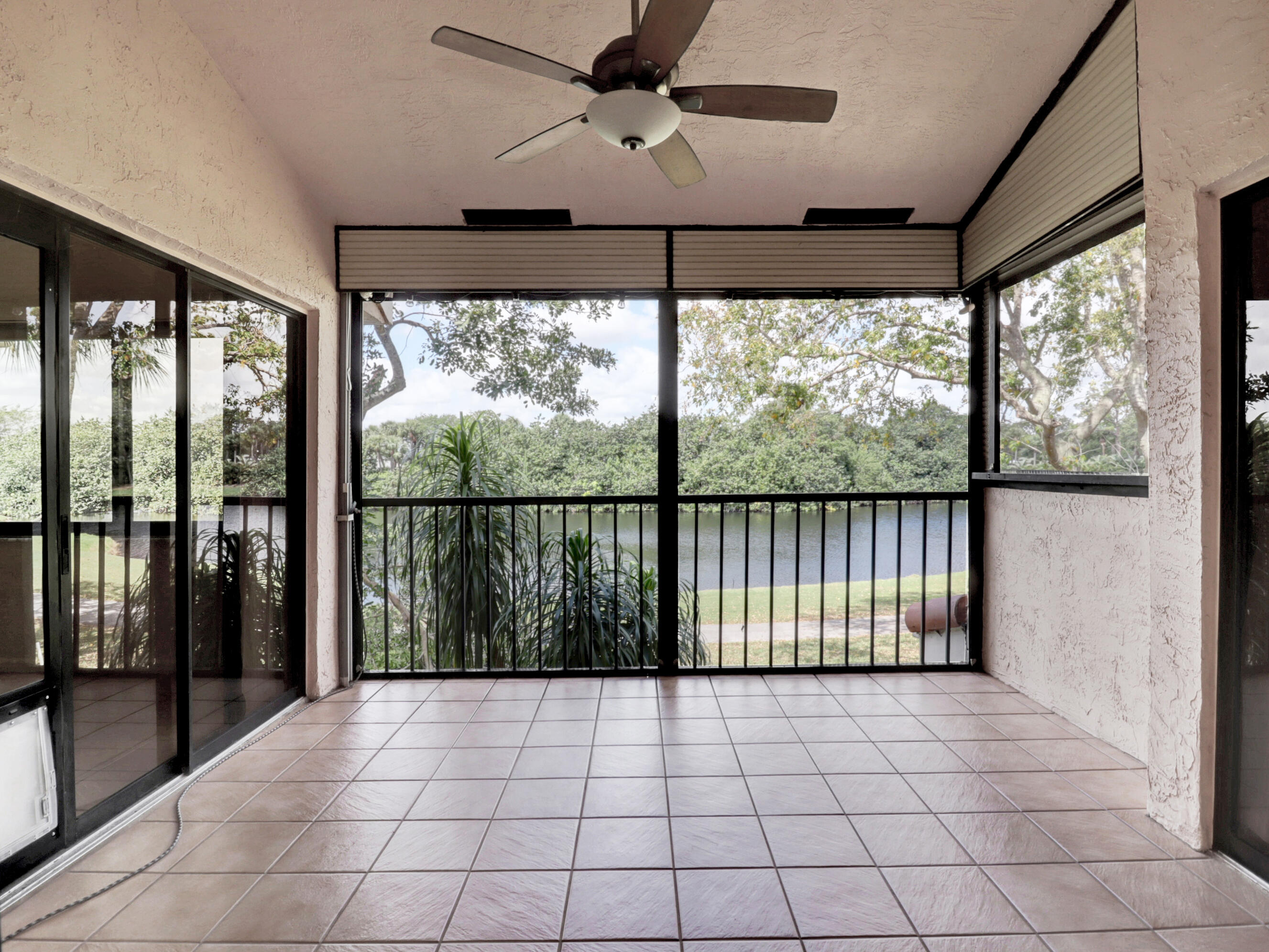 17300 Boca Club Boulevard, Unit 1203 Boca Raton, FL 33487 - Photo 7 of 45 IMG_8217