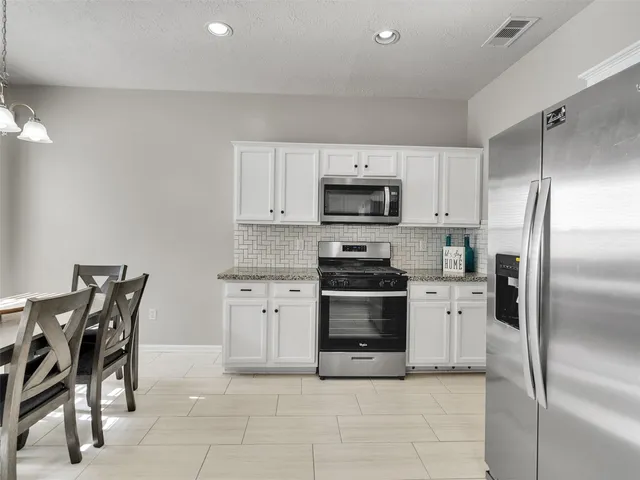 $250,000 | 1271 El Camino Village Drive, Webster, TX 77058