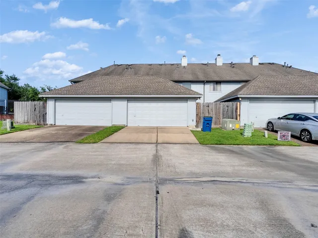 $250,000 | 1271 El Camino Village Drive, Webster, TX 77058