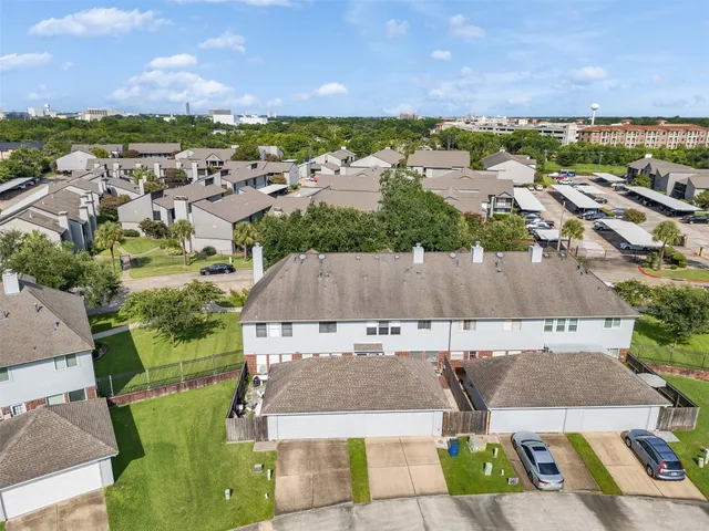 $250,000 | 1271 El Camino Village Drive, Webster, TX 77058