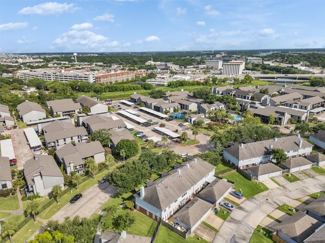 $250,000 | 1271 El Camino Village Drive, Webster, TX 77058