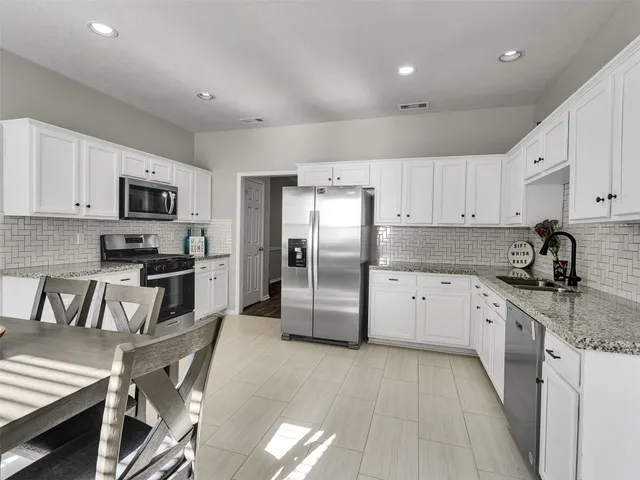 $250,000 | 1271 El Camino Village Drive, Webster, TX 77058