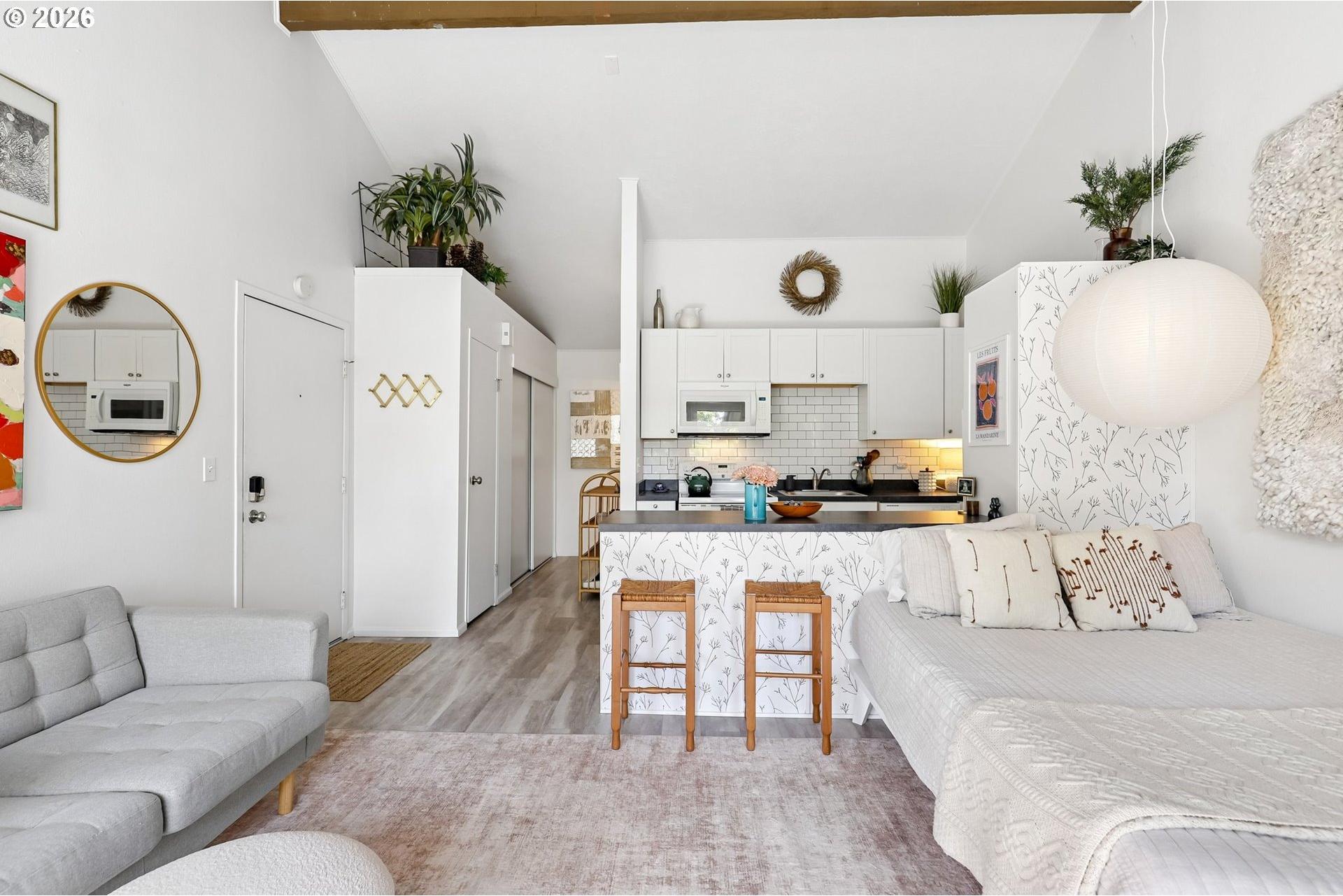 7726 Southwest Barnes Road, Unit B Portland, OR 97225 - Photo 11 of 31 Gallery Image 11