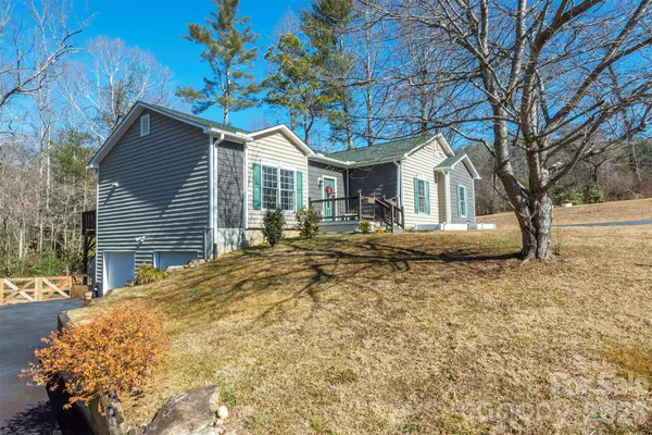 $478,850 | 243 Scenic Ridge Drive, Hendersonville, NC 28792