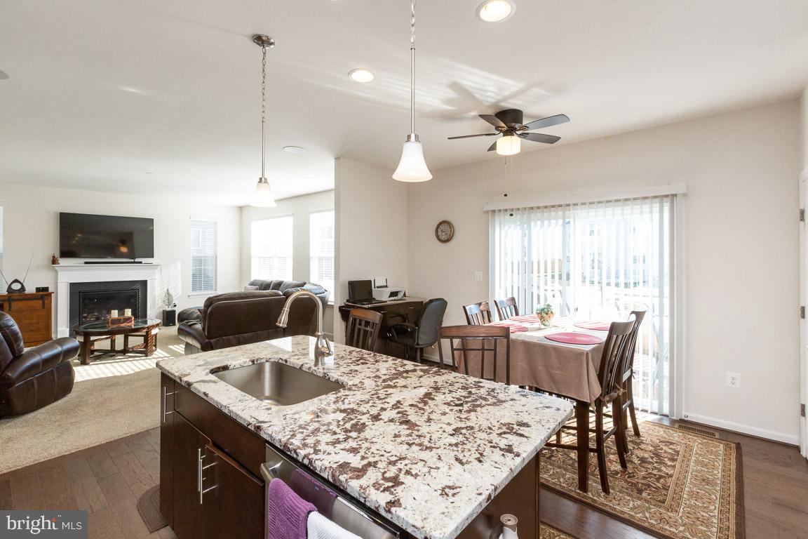16035 Crossed Talons Road Woodbridge, VA 22193 - Photo 11 of 35 Kitchen