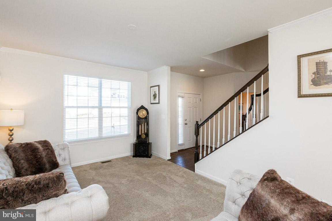 16035 Crossed Talons Road Woodbridge, VA 22193 - Photo 5 of 35 Living Room