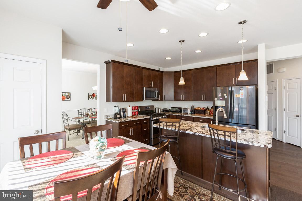 16035 Crossed Talons Road Woodbridge, VA 22193 - Photo 8 of 35 Eat-in Kitchen