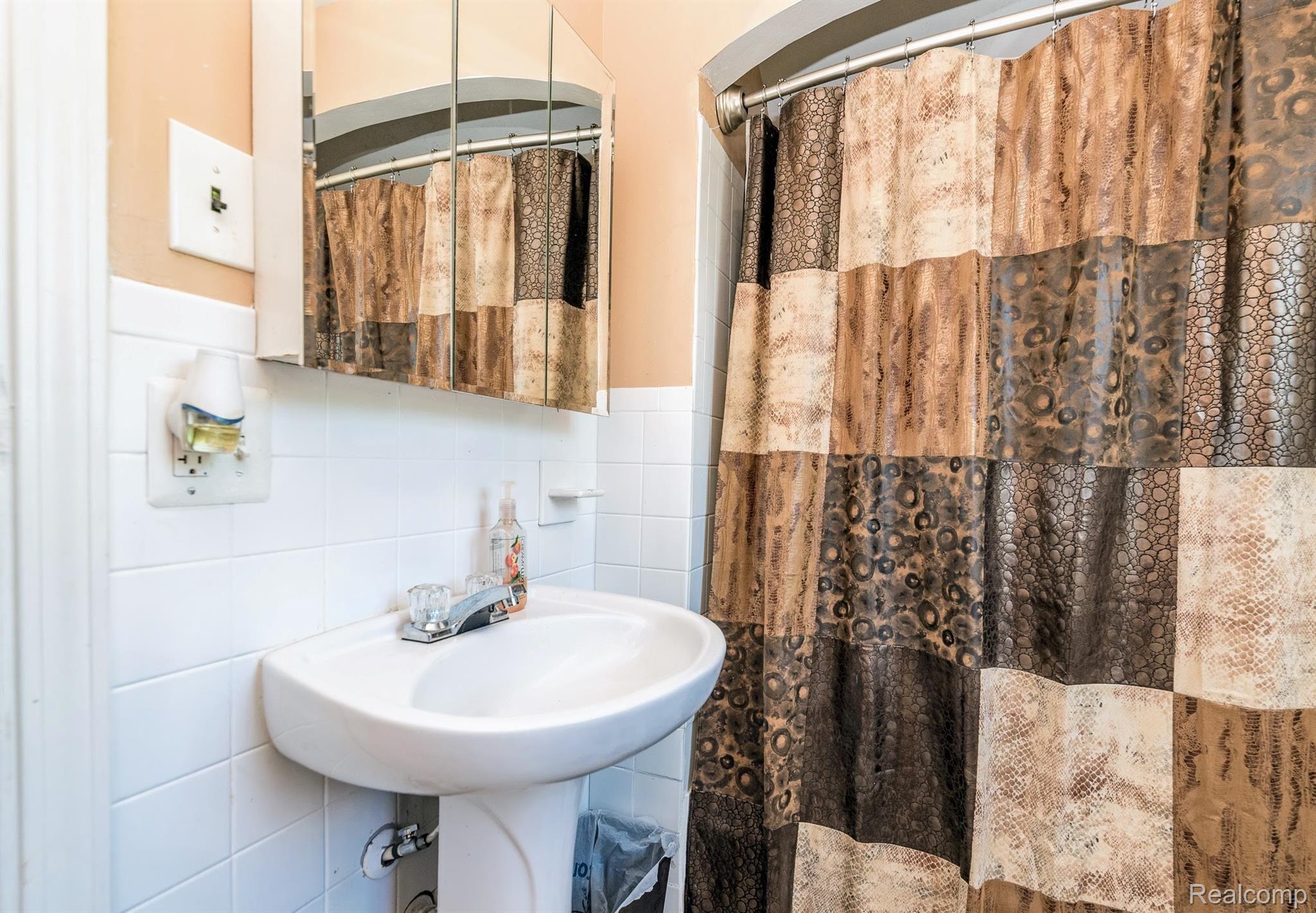 17359 Edinborough Road Detroit, MI 48219 - Photo 13 of 21 DSC_5127.jpg