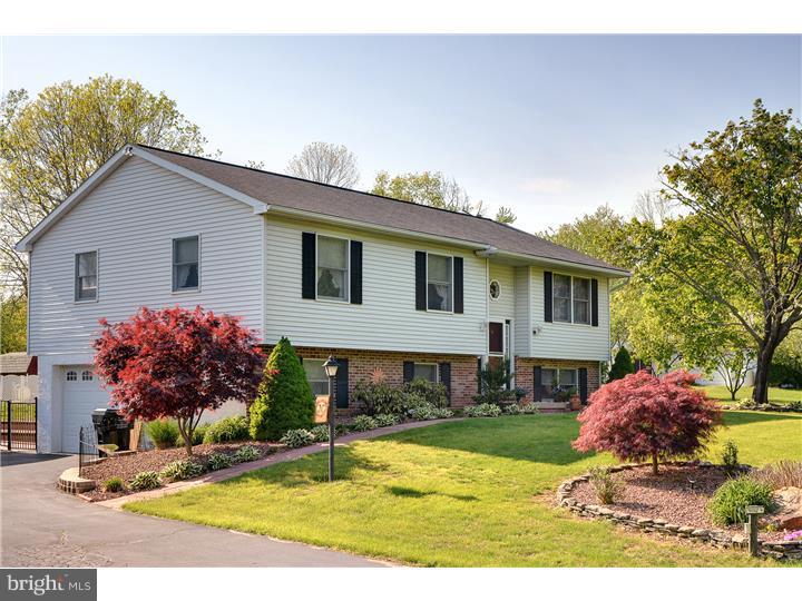 33 Hunters Run Road Honey Brook, PA 19344 - Photo 2 of 25 Exterior Side