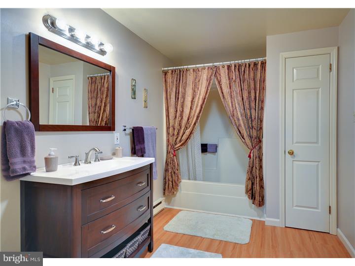 33 Hunters Run Road Honey Brook, PA 19344 - Photo 10 of 25 Bathroom