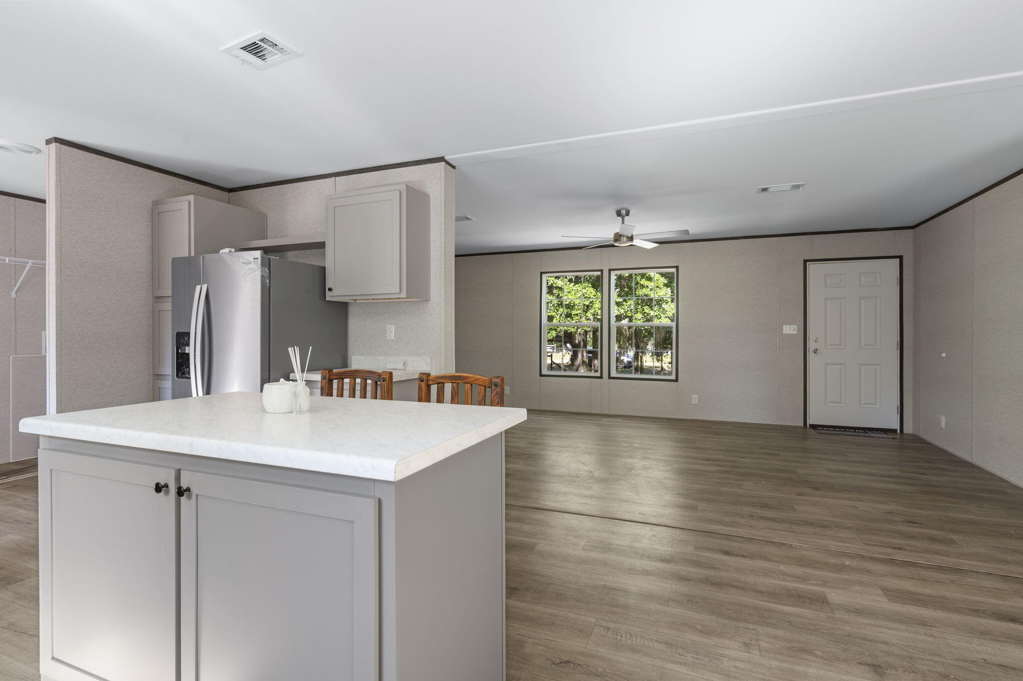 6667 Wild Horse Loop Keystone Heights, FL 32656 - Photo 9 of 48 Kitchen / Living Room