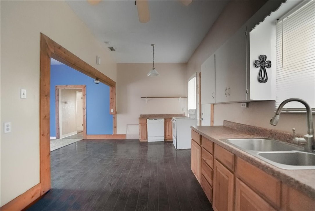 405 East Main Street Bishop, TX 78343 - Photo 6 of 14