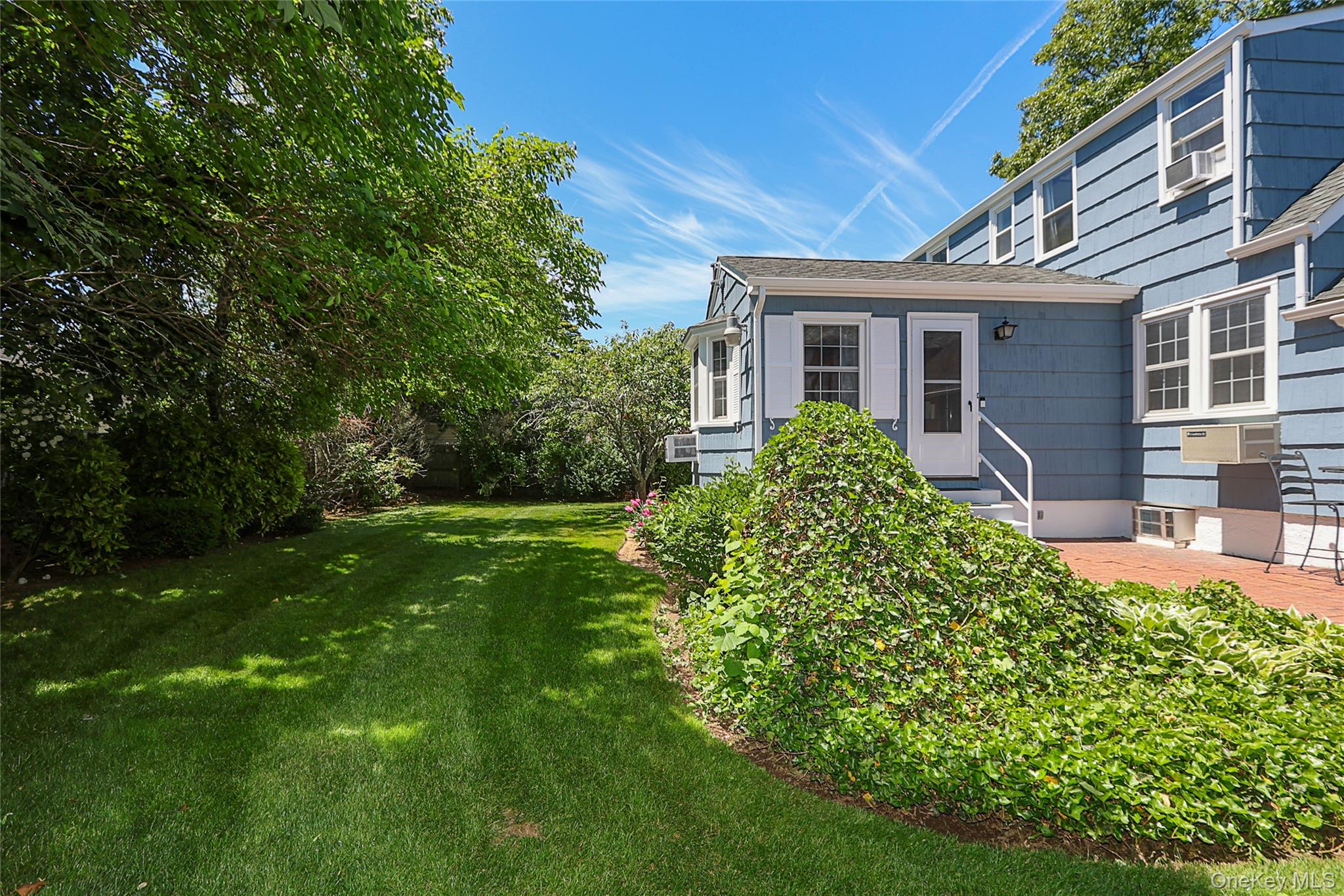 15 Hemlock Street Merrick, NY 11566 - Photo 38 of 47