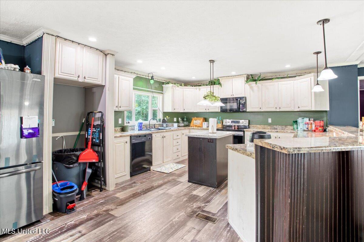 59 West Seneca Road Lumberton, MS 39455 - Photo 15 of 41 15-Kitchen