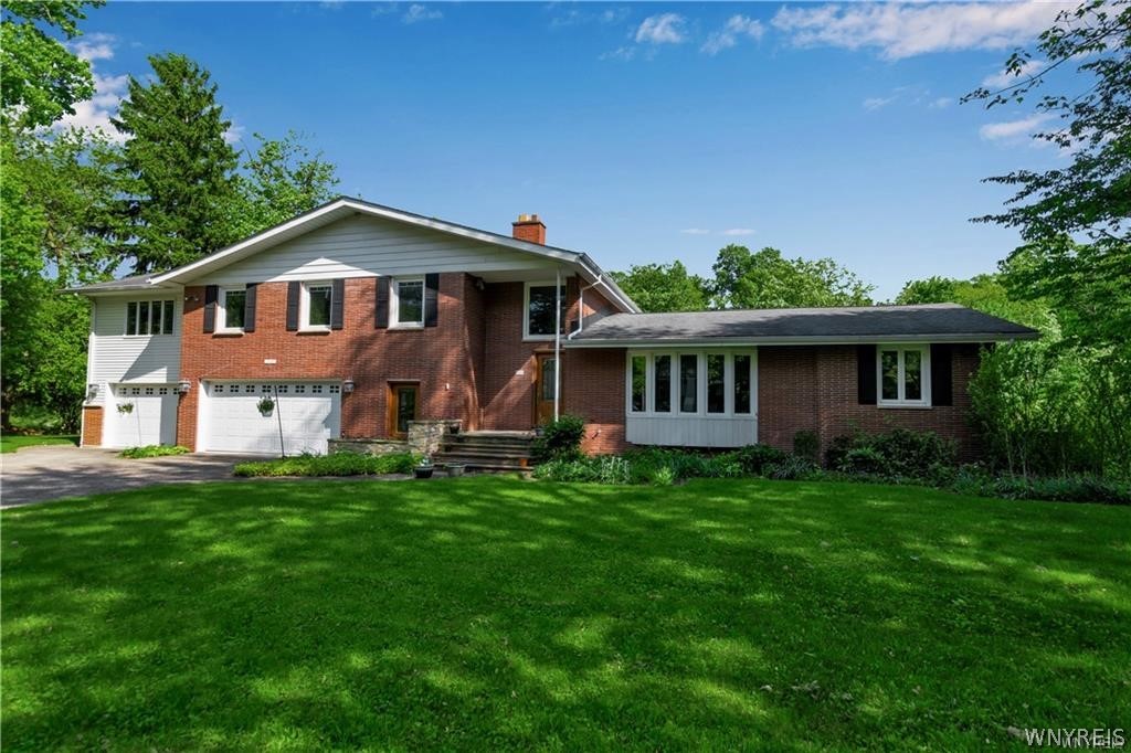 9325 Hunting Valley Road North Clarence, NY 14031 - Photo 1 of 36