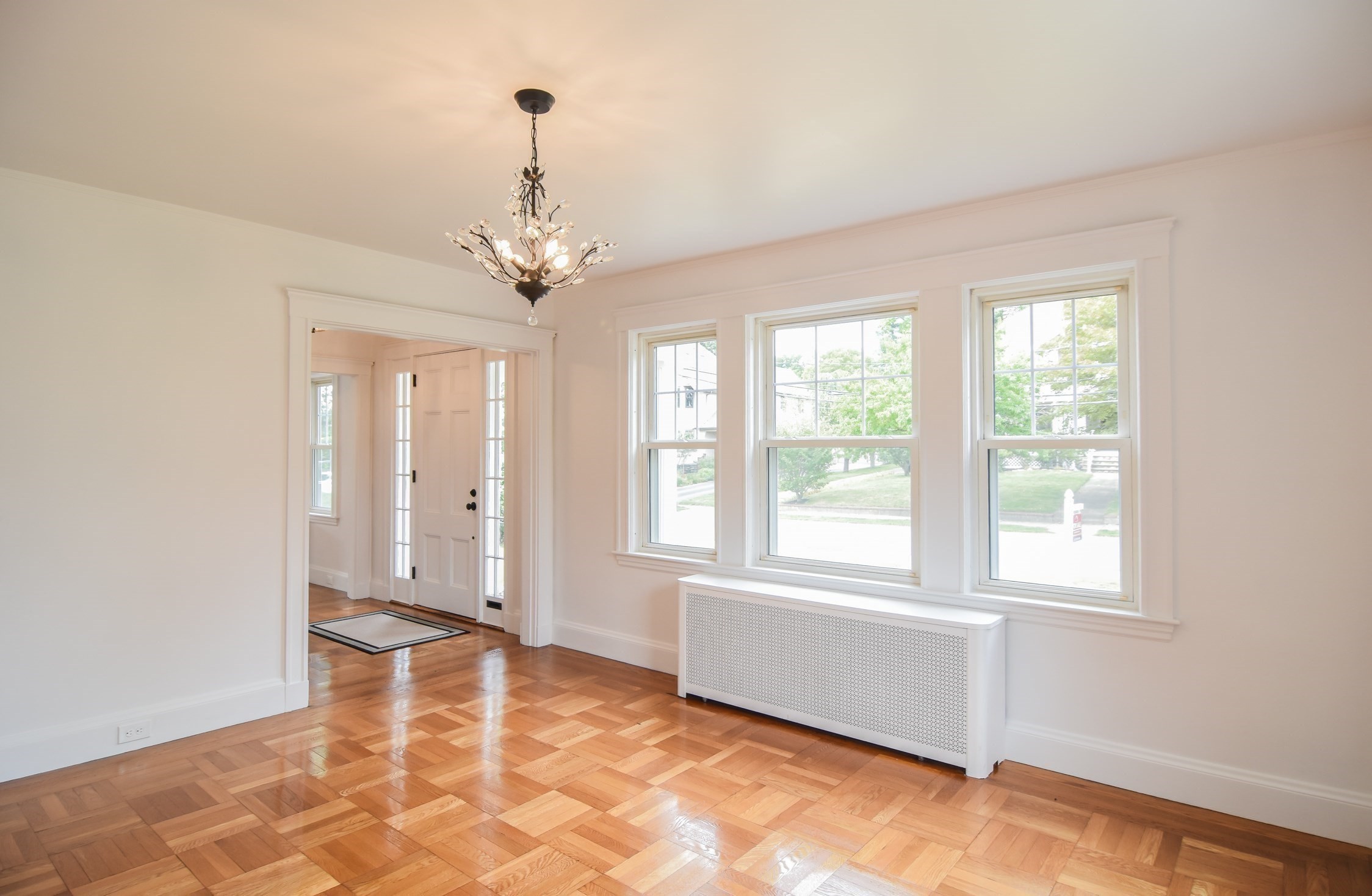 19 Stoneleigh Road Watertown, MA 02472 - Photo 6 of 41 Gallery Image 6