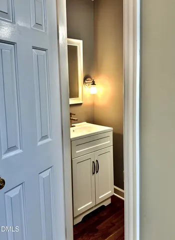 a view of empty room with window