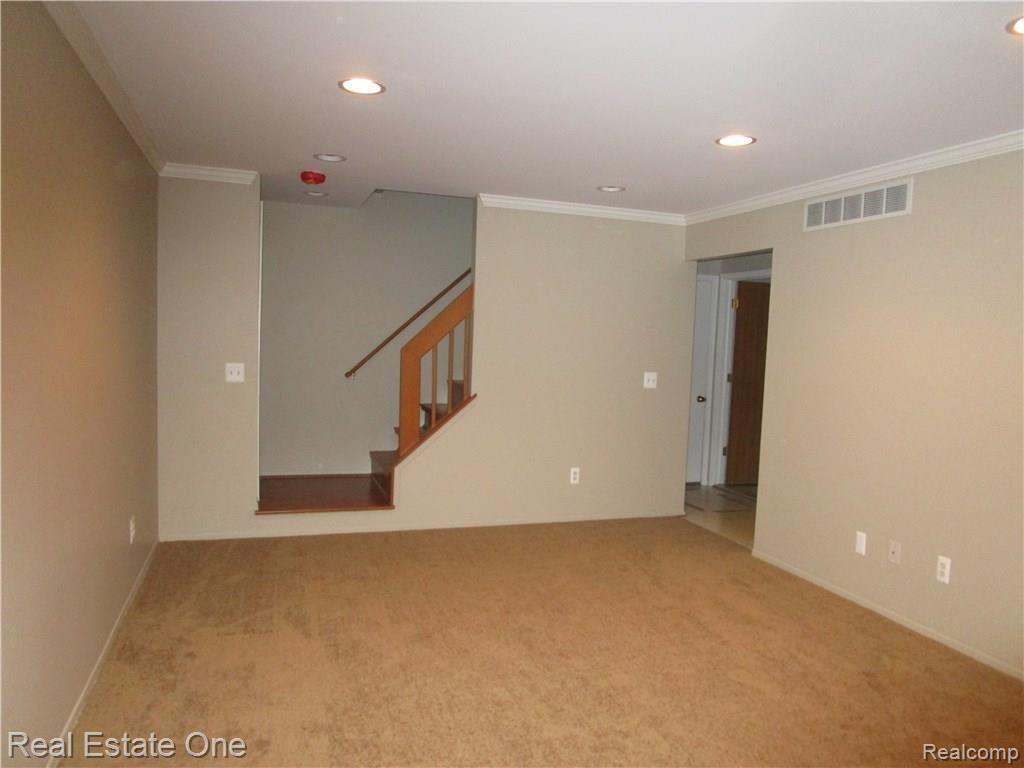 130 Pine Tree Ridge, Unit 50 Waterford, MI 48327 - Photo 4 of 22