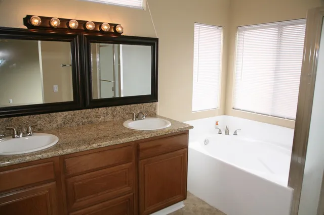 $2,950 | 6252 Granite Court, Lancaster, CA 93536