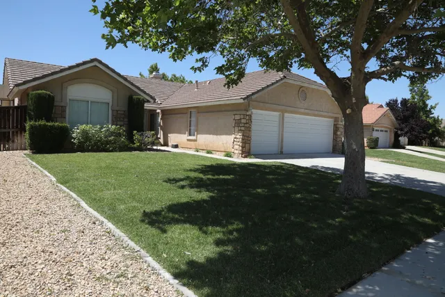 $2,950 | 6252 Granite Court, Lancaster, CA 93536