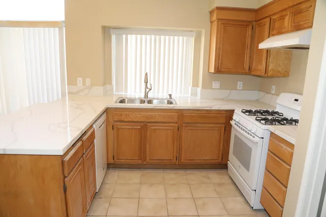 $2,950 | 6252 Granite Court, Lancaster, CA 93536